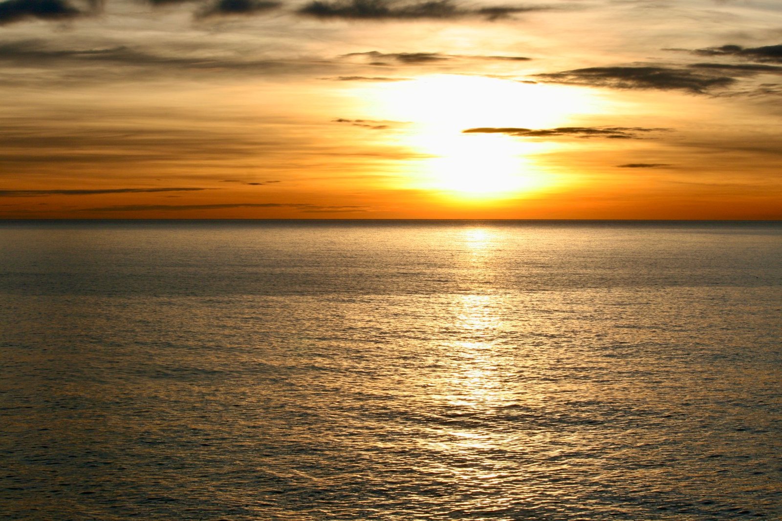 Imagen ambiental del Mediterráneo al atardecer.